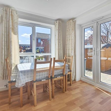 The Metcombe - Holiday Home With Free Parking 10 Minutes Walk To Etihad Stadium & Coop Live Arena Manchester Exterior photo